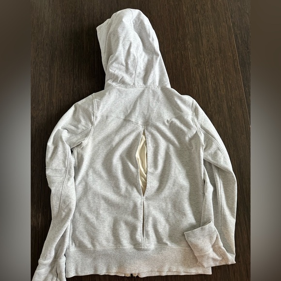 Lululemon zip up size 8 - Picture 2 of 2